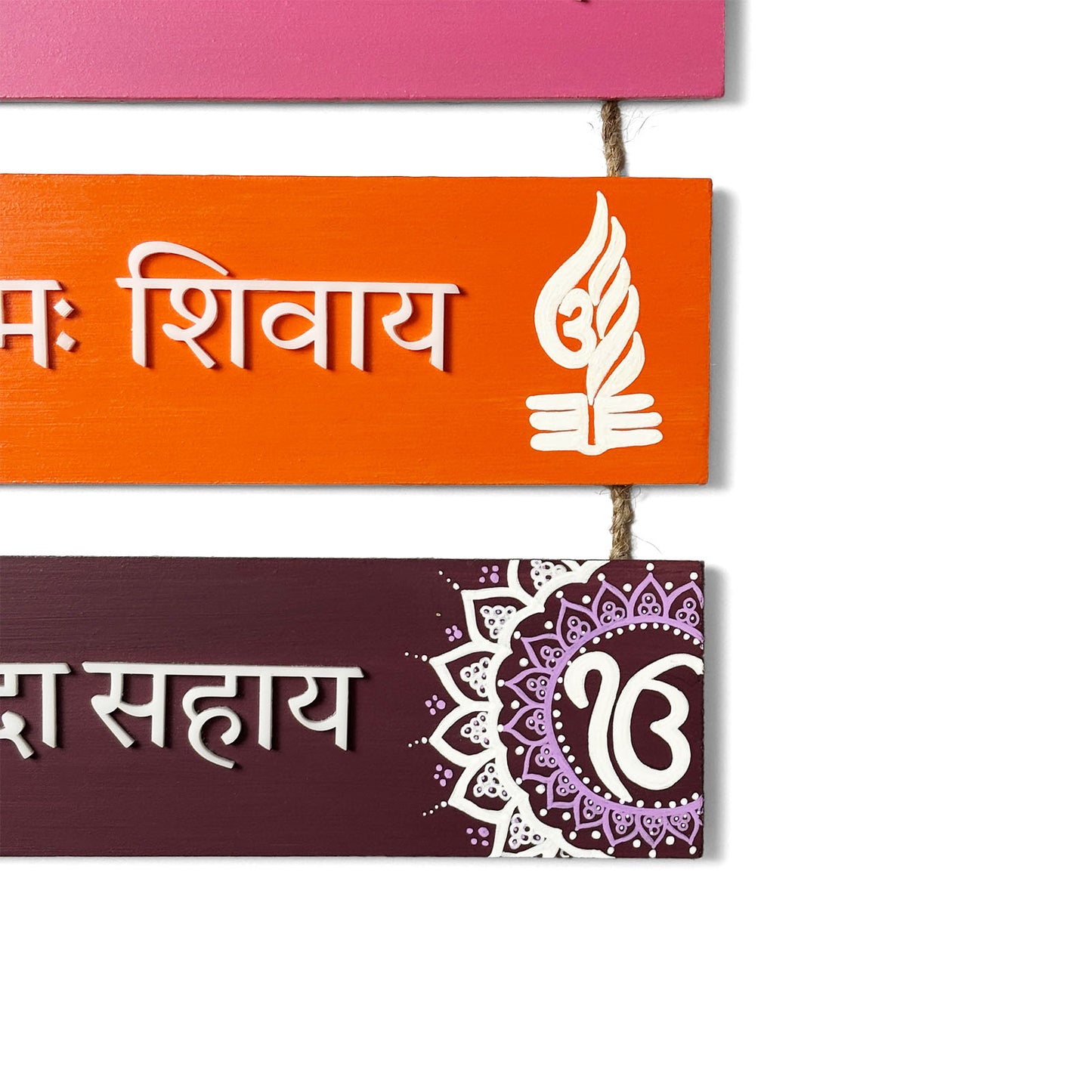 Guruji Mantra Hand-Painted Wooden Plank Hanging - Red With Acrylic Text